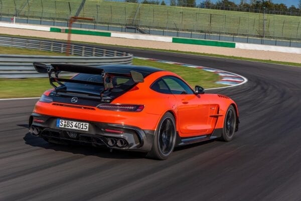 Mercedes AMG GT Black Series tres cuartos trasera circuito