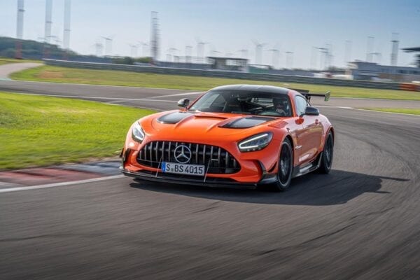 Mercedes AMG GT Black Series tres cuartos delantero circuito