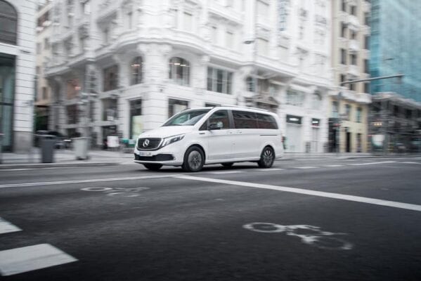 Mercedes EQV frontal en Madrid