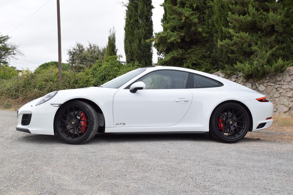 Prueba Porsche 911 Carrera 4 GTS 2017, al súper con el casco