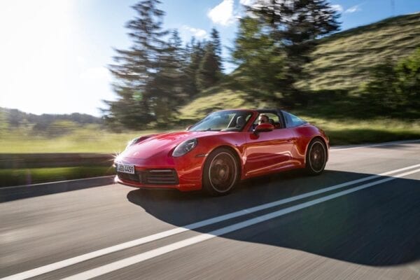 Porsche 911 Targa 4S 2020 prueba tres cuartos delantero movimiento