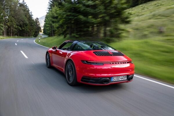 Porsche 911 Targa 4S 2020 prueba tres cuartos trasero movimiento