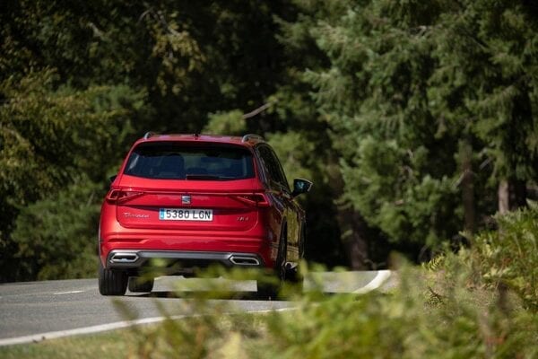 SEAT Tarraco FR foto trasera dinámica carretera