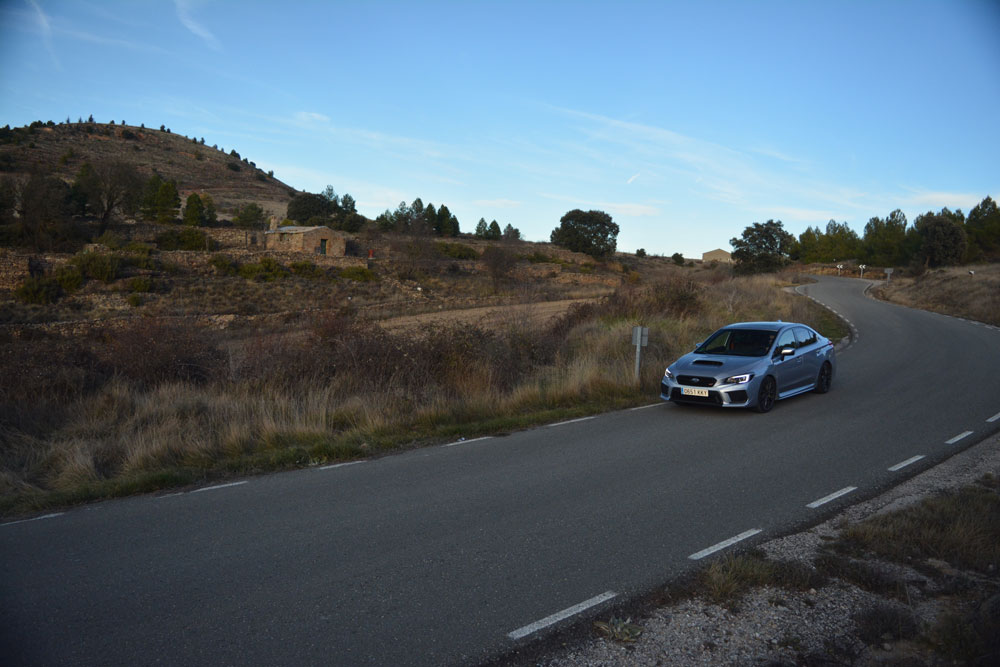 Subaru WRX STi frontal movimiento