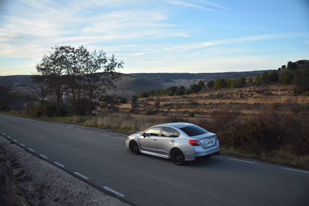 Subaru WRX STi trasera movimiento