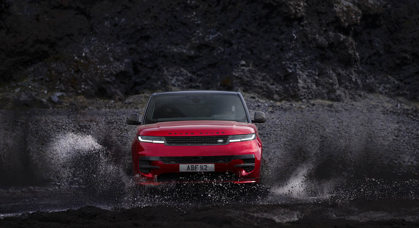 El nuevo Range Rover Sport se enfrenta contra 750 toneladas de agua a contracorriente