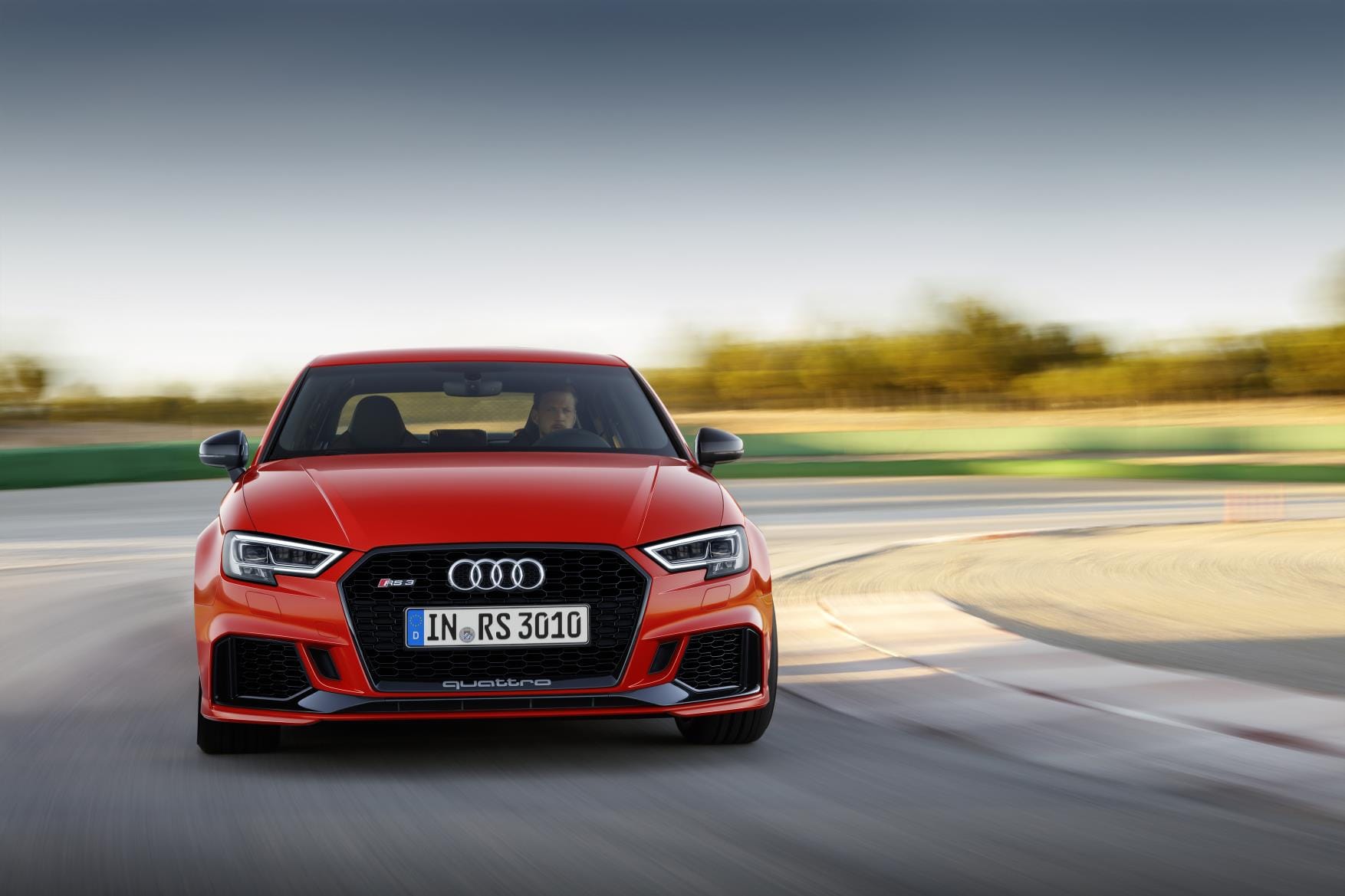 Audi RS3 Sedan con 400 CV, ¡un juguete para niños mayores!