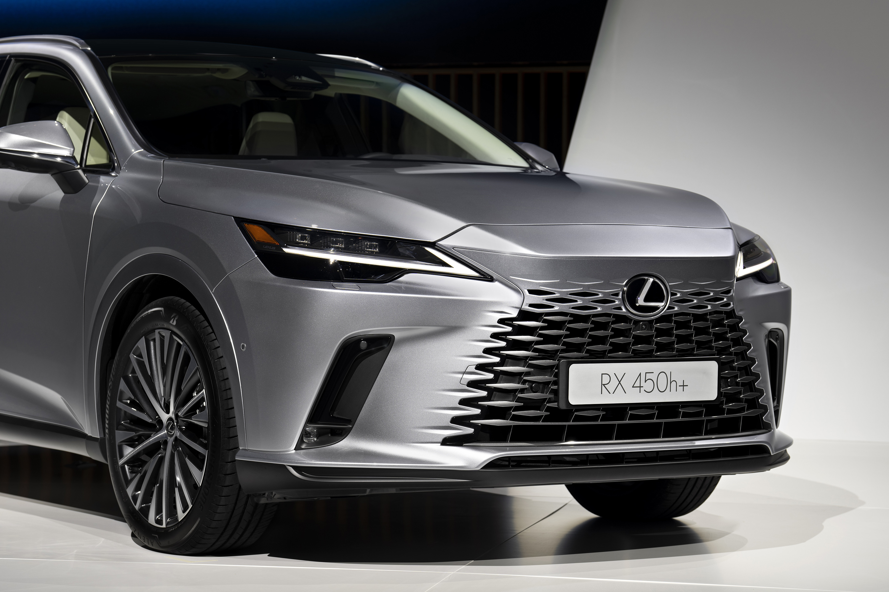 Lexus expondrá el nuevo RX para que todo el mundo lo conozca