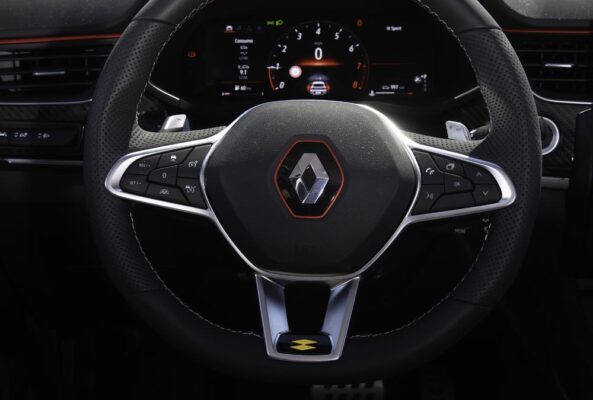 Renault Arkana E-TECH interior