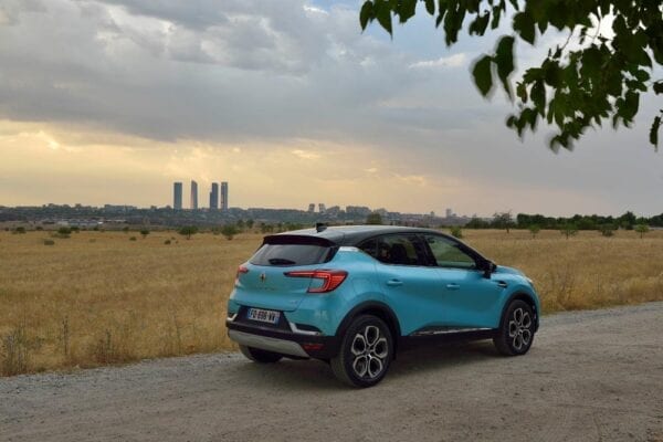 Renault Captur E-TECH tres cuartos trasero