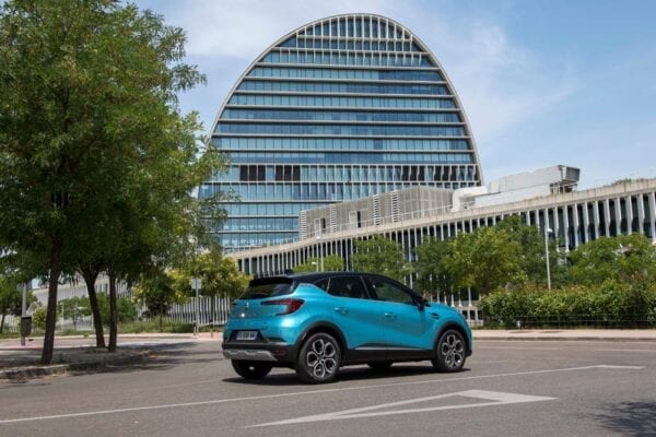 Renault Captur E-TECH tres cuartos estático