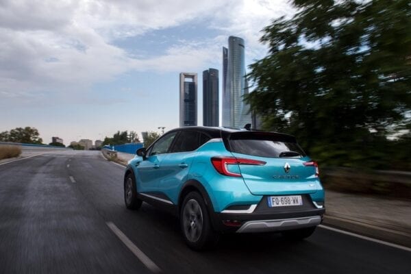 Renault Captur E-TECH trasera movimiento