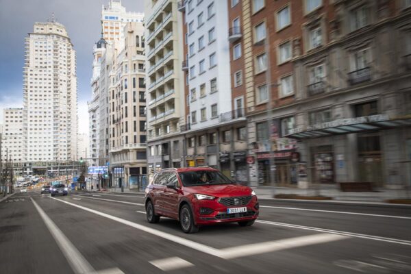 SEAT Tarraco PHEV frontal movimiento