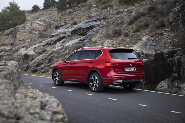 SEAT Tarraco PHEV trasera movimiento