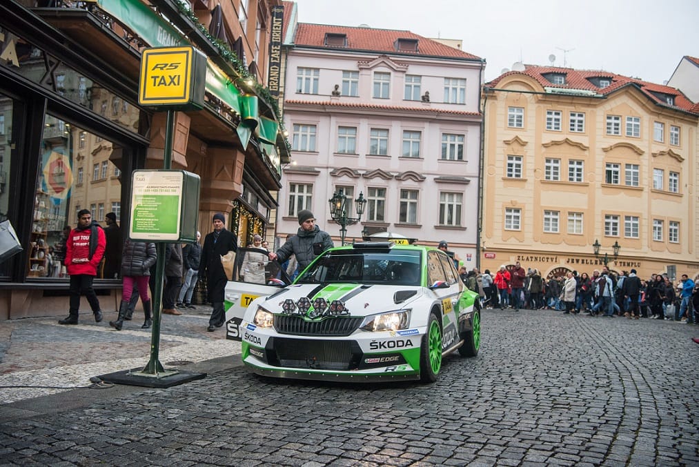 En vídeo, Pides tu taxi y el Skoda Fabia R5 de rally te da el paseo de tu vida