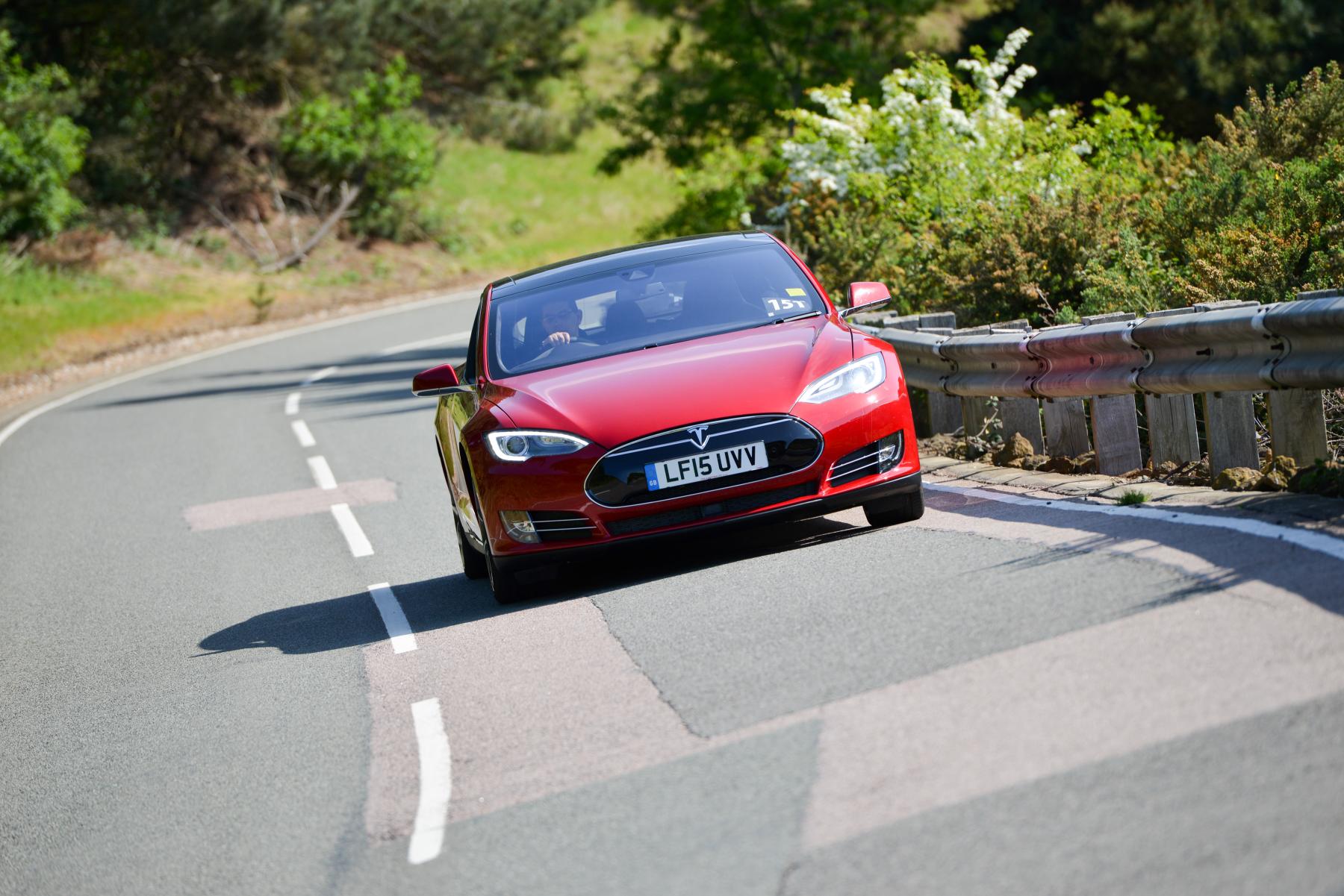 Así es la conducción autónoma a través de los ojos del Tesla Model S