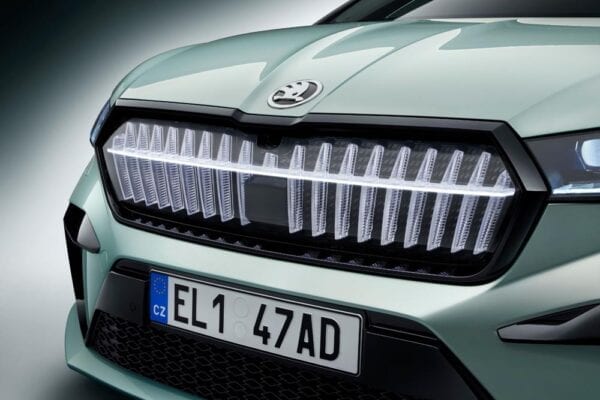 Skoda ENYAQ iV parrilla iluminada