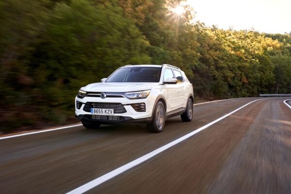 Ssangyong Korando GLP frontal movimiento