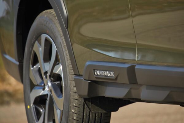 Subaru Outback Revista CAR detalle defensas