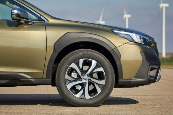 Subaru Outback Revista CAR detalle llanta