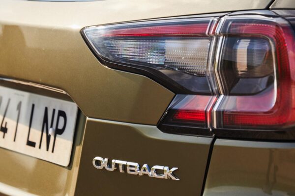 Subaru Outback Revista CAR detalle