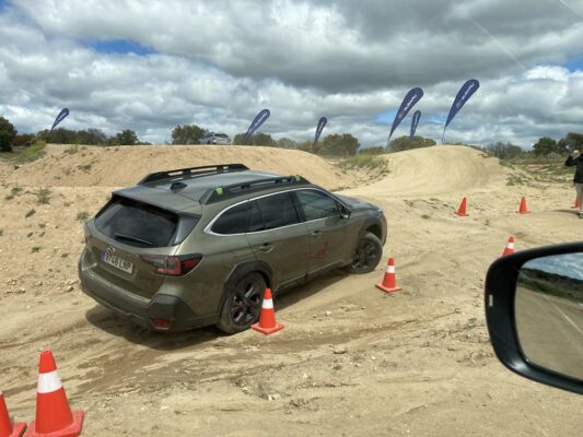 Subaru Outback Revista CAR off road