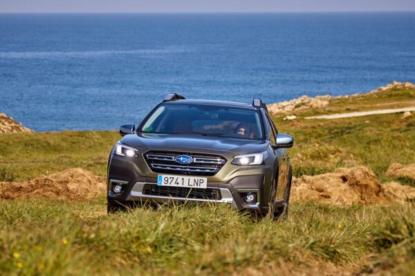 Subaru Outback Revista CAR frontal off road