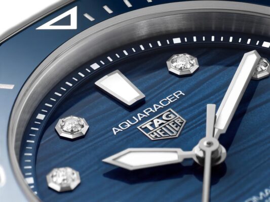 TAG Heuer Aquaracer 2021 Revista CAR azul