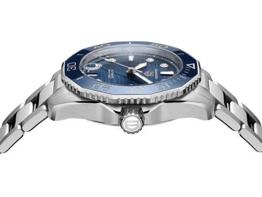 TAG Heuer Aquaracer 2021 Revista CAR azul