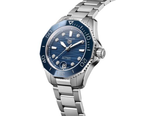 TAG Heuer Aquaracer 2021 Revista CAR azul