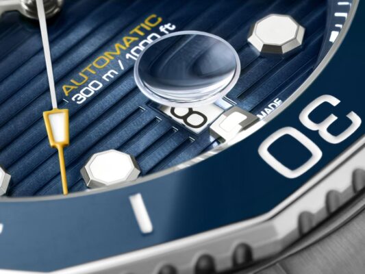 TAG Heuer Aquaracer 2021 Revista CAR azul