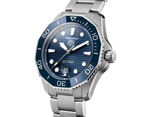 TAG Heuer Aquaracer 2021 Revista CAR azul