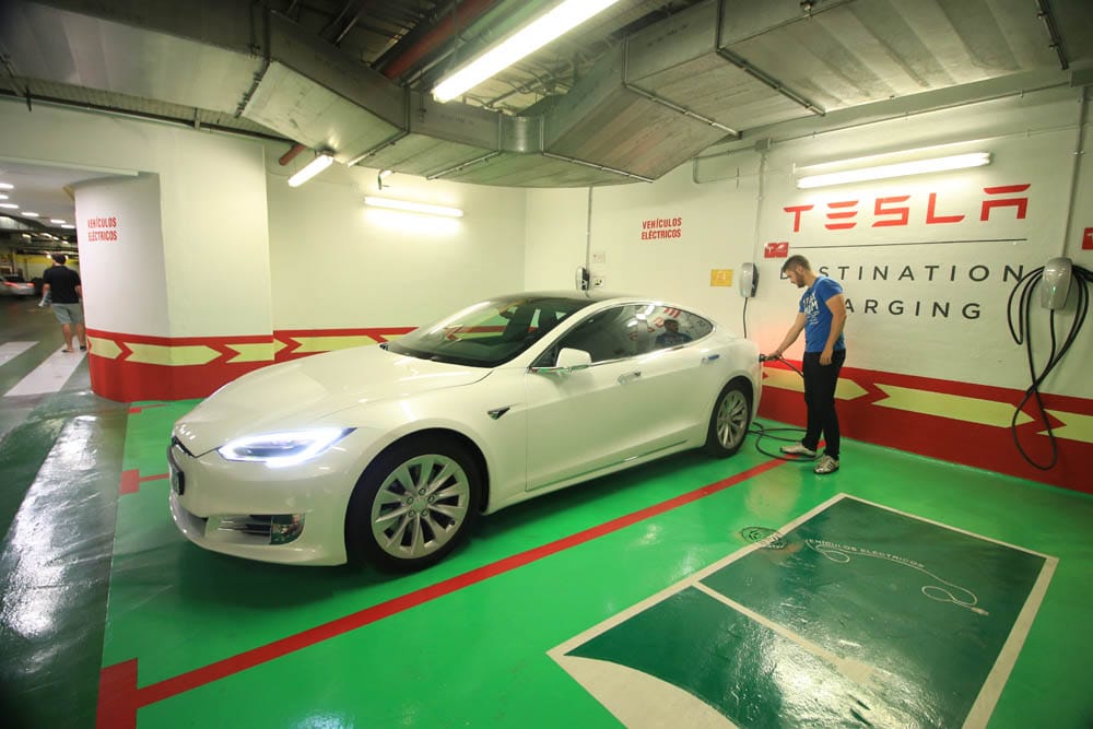 Tesla abrirá sus Supercharger al resto de marcas