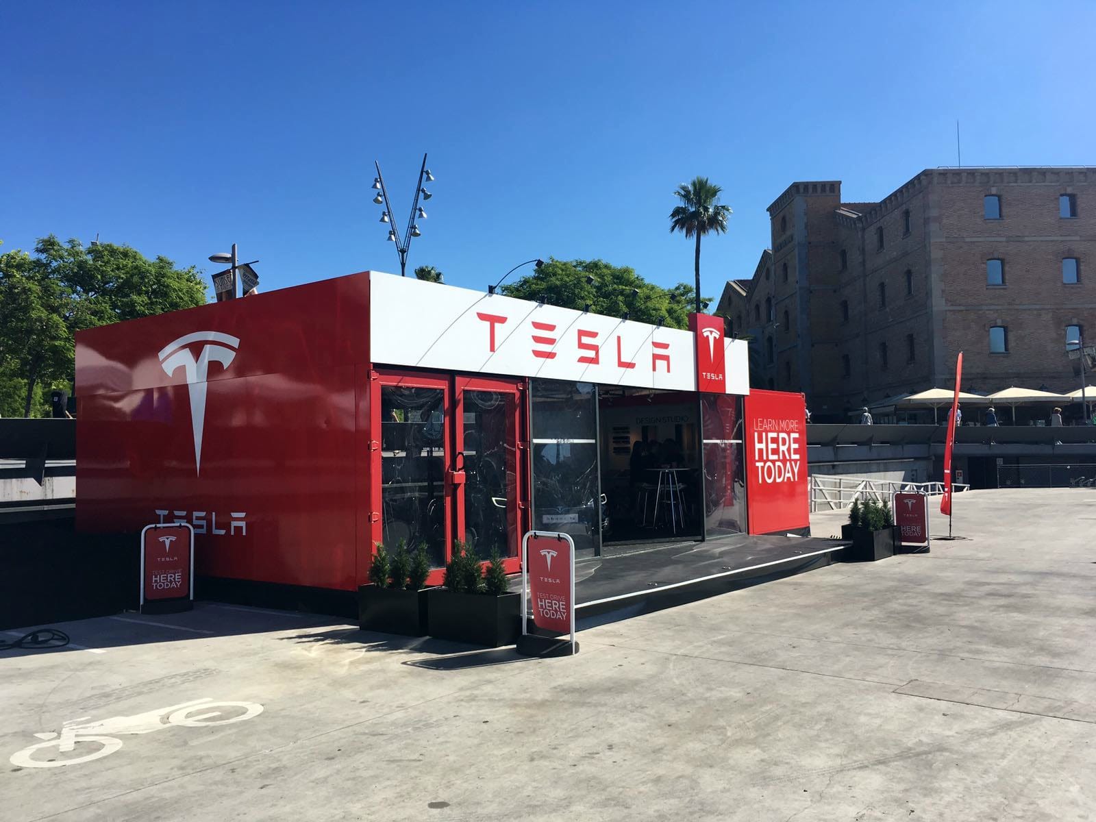 Podrás comprar un Tesla en El Corte Inglés de Madrid hasta que llegue el concesionario oficial