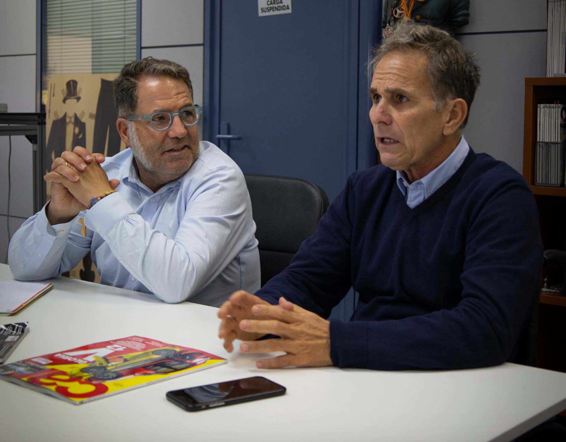 Emilio Olivares y Toñejo Rodriguez en una reunión para revistar CAR