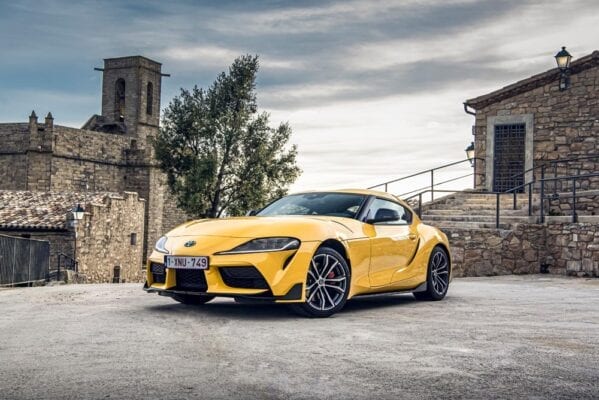 Toyota GR Supra 2.0 litros amarillo