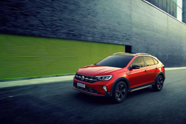 Volkswagen Nivus tres cuartos delantero