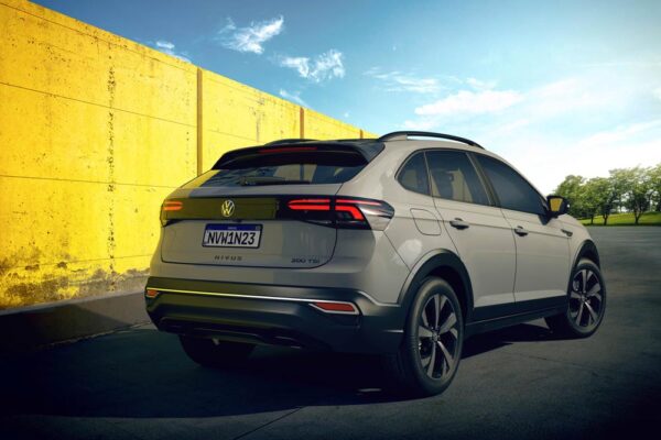 Volkswagen Nivus tres cuartos trasera