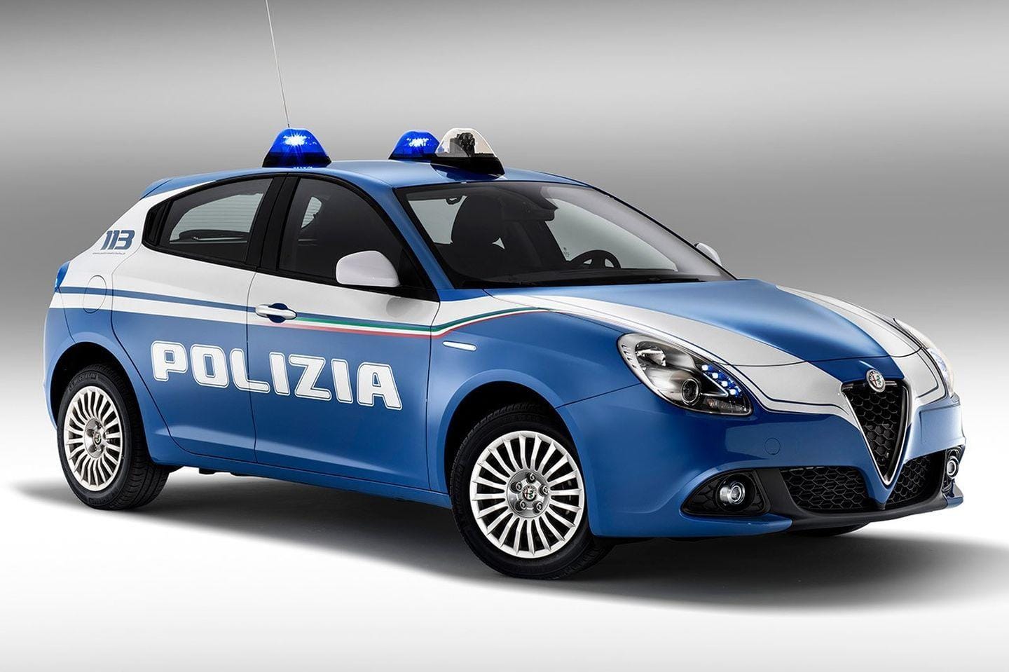 La policía con más «cuore», la Polizia italiana incorpora el Giulia, el Giuletta y el Renegade