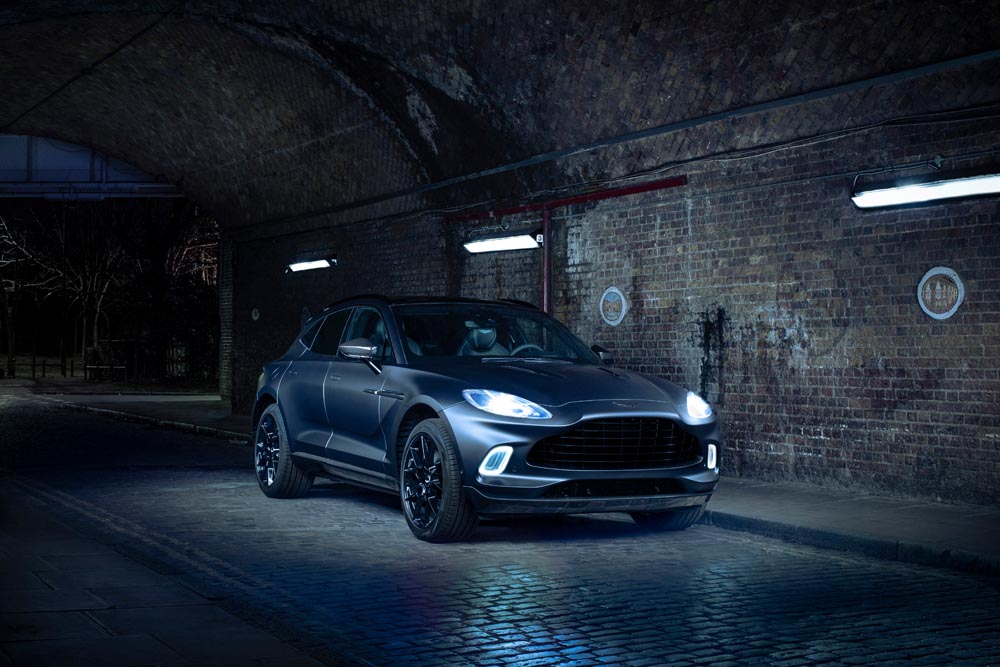 El Aston Martin DBX pasa por las manos de Q para vestirse de noche