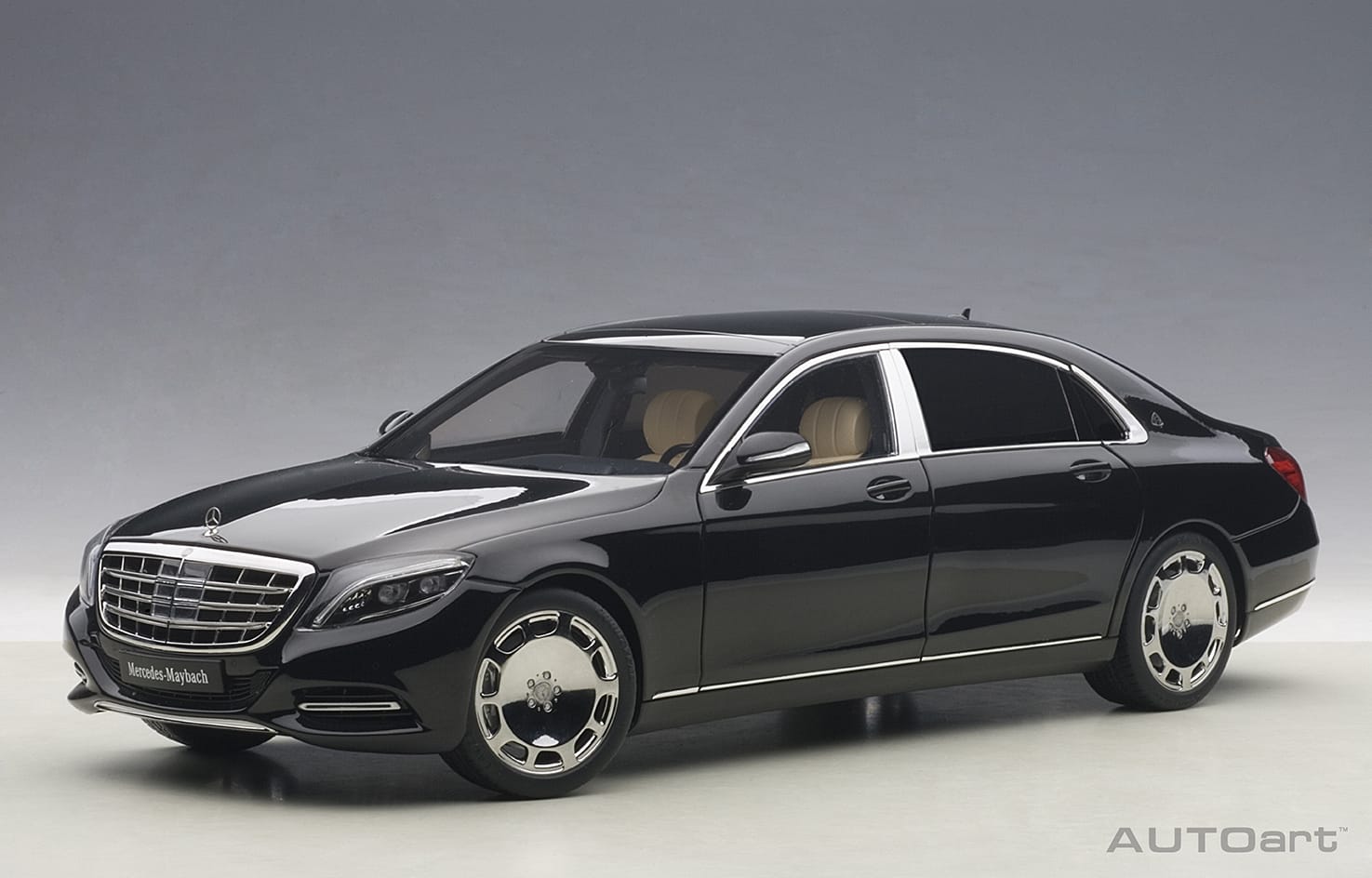 Autoart encoge el Maybach S600 hasta escala 1:18