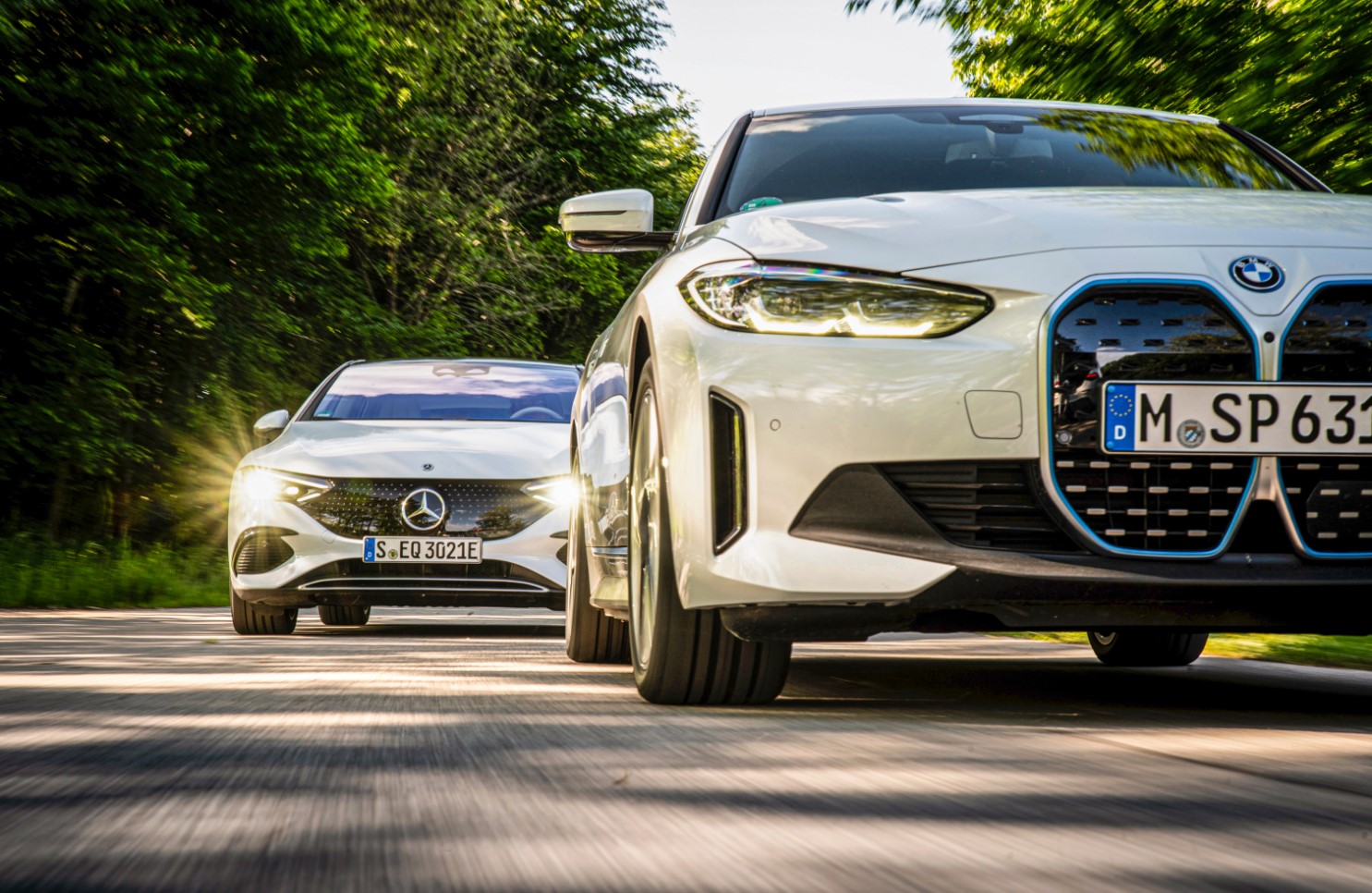 Mercedes EQE vs. BMW i4: caminos dispares