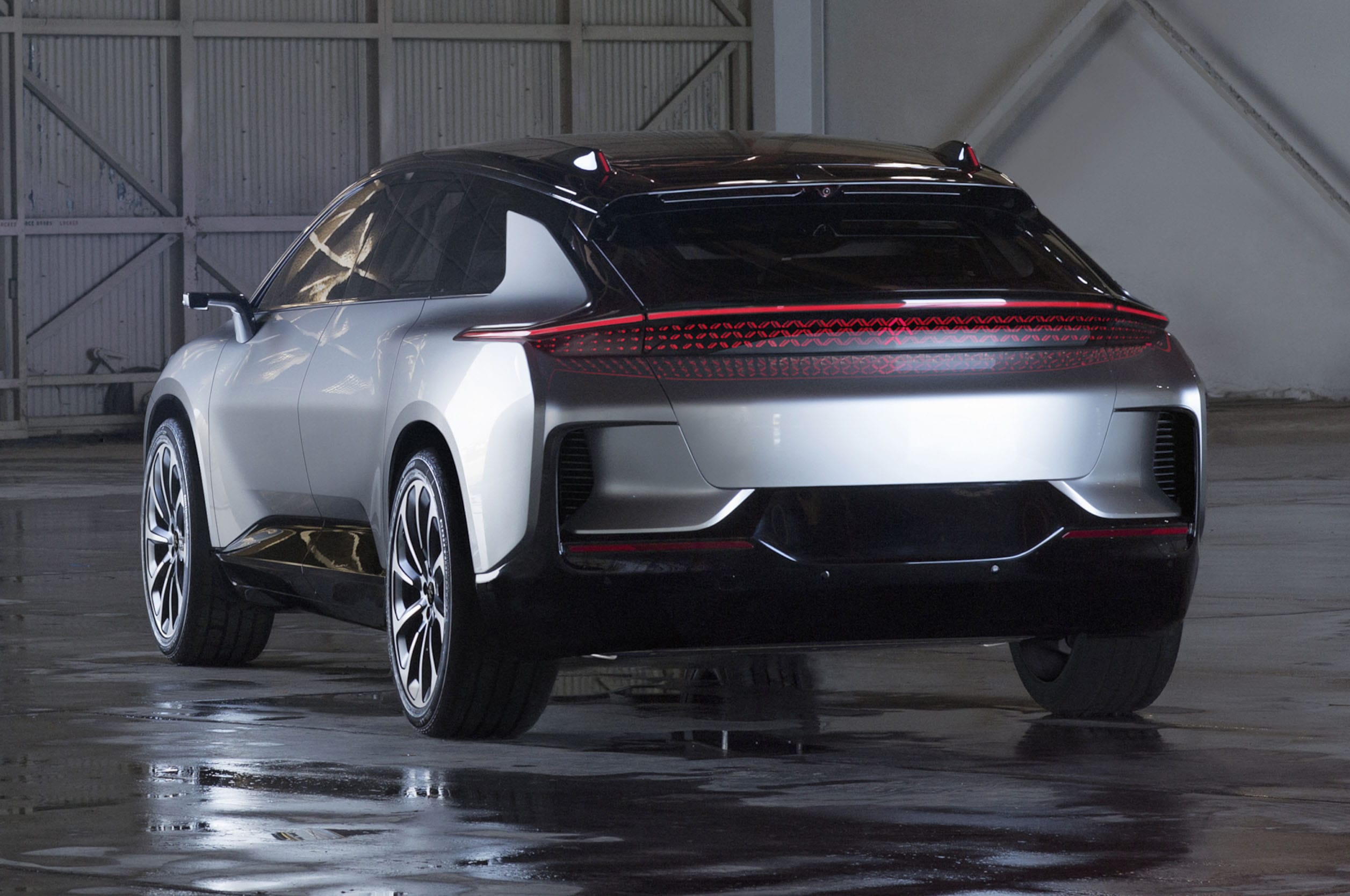 El Faraday Future FF 91 en acción rodando por carretera en un nuevo vídeo