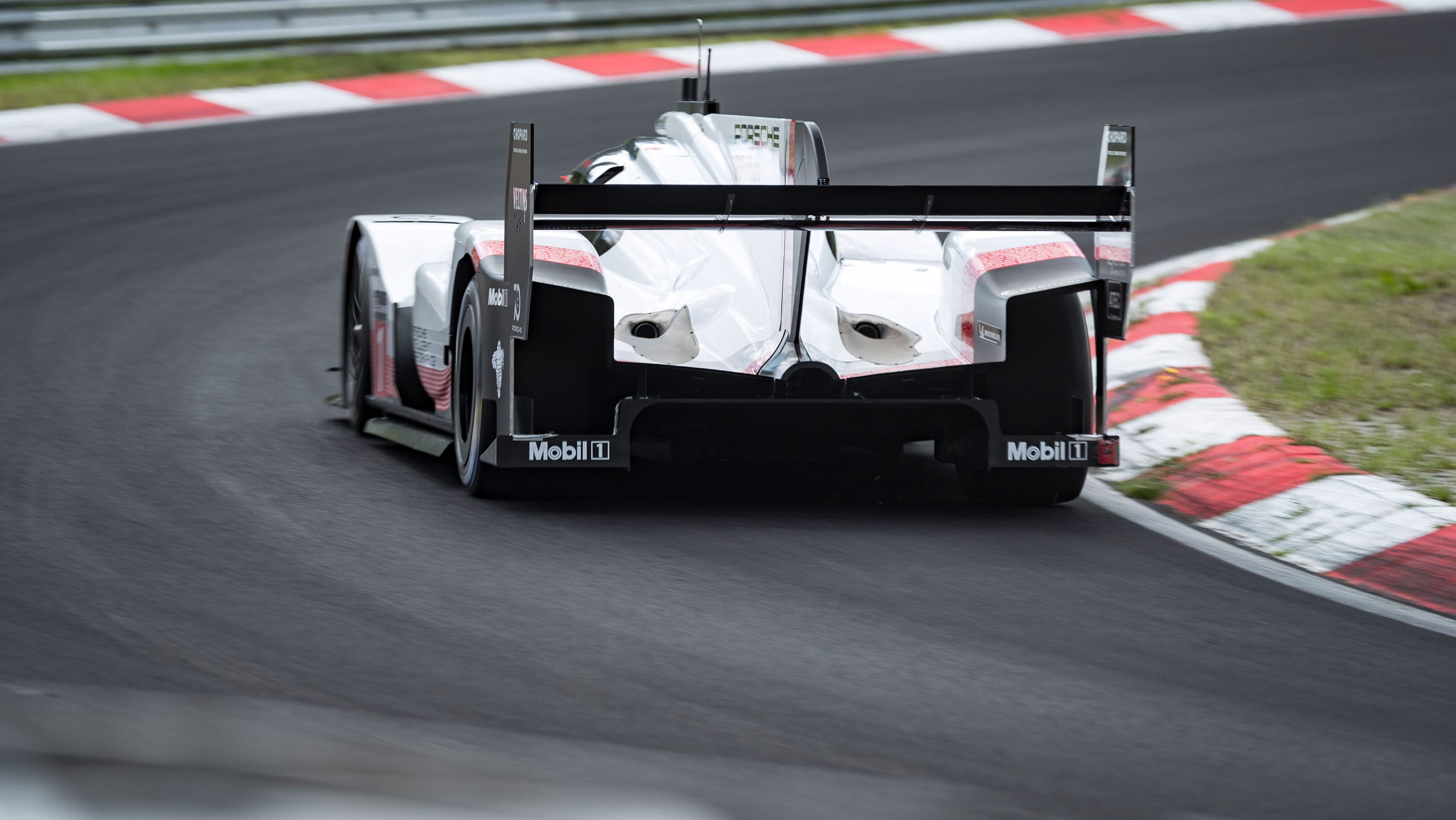 El Porsche 919 EVO logra un nuevo récord absoluto en el «Infierno Verde»