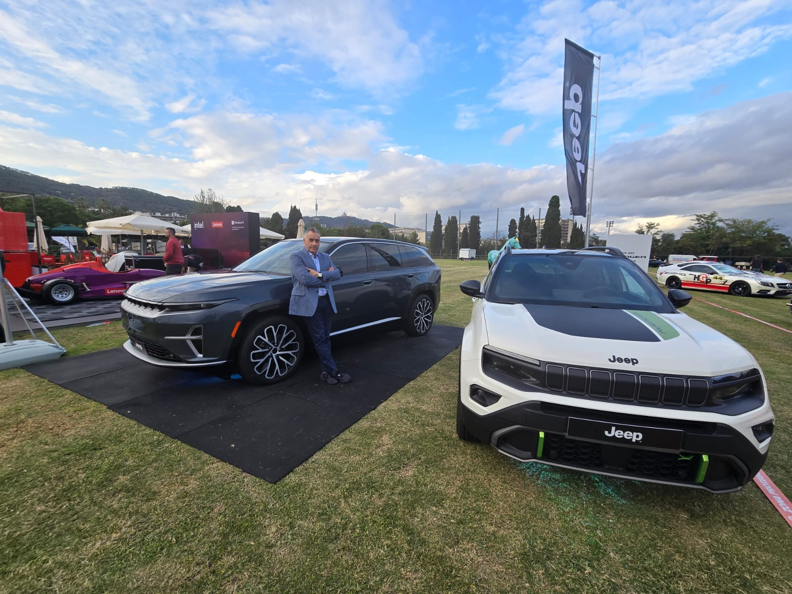 Jeep sorprende en AutoBello Barcelona con sus modelos electrificados Avenger 4xe y Wagoneer S