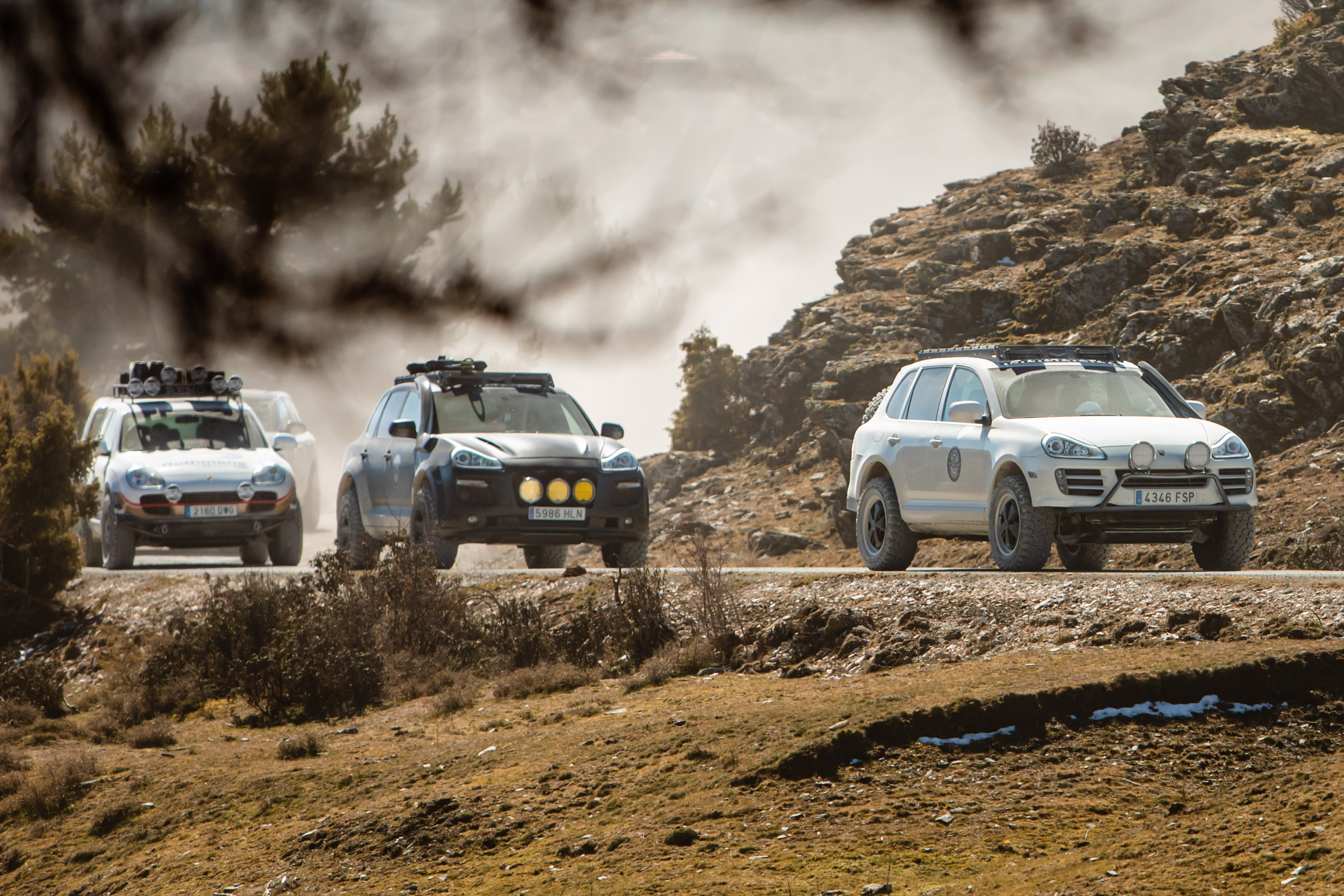 Los Cayenne y Macan se van de ruta off road con el Club Porsche