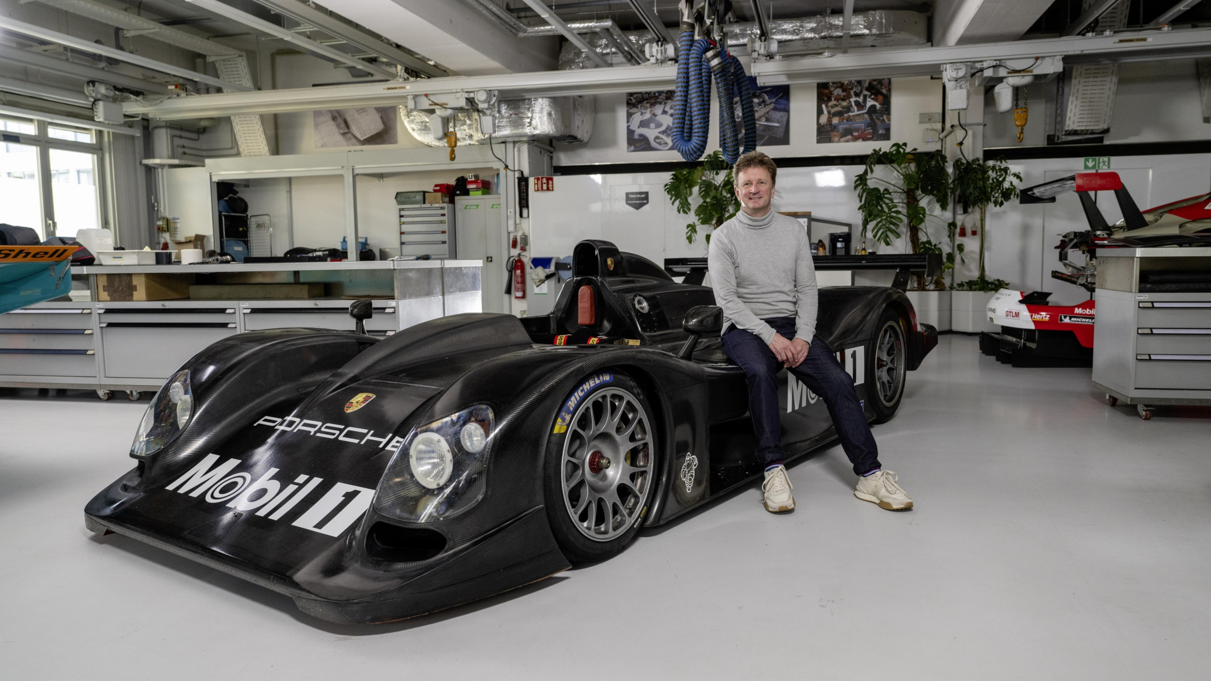 Porsche LMP 2000 junto a Allan McNish