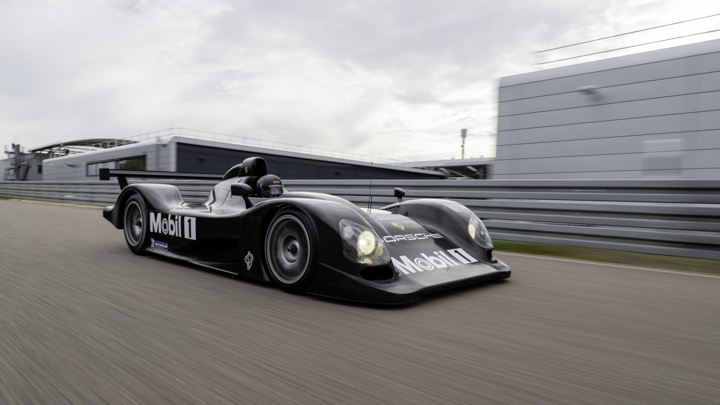 Porsche LMP 2000 Volando por la pista