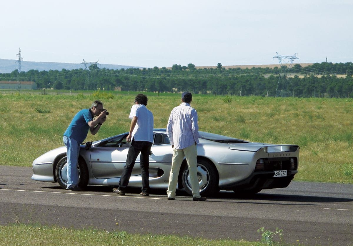 Prueba Jaguar XJ220: veinticinco años después sigue siendo el Jaguar más rápido