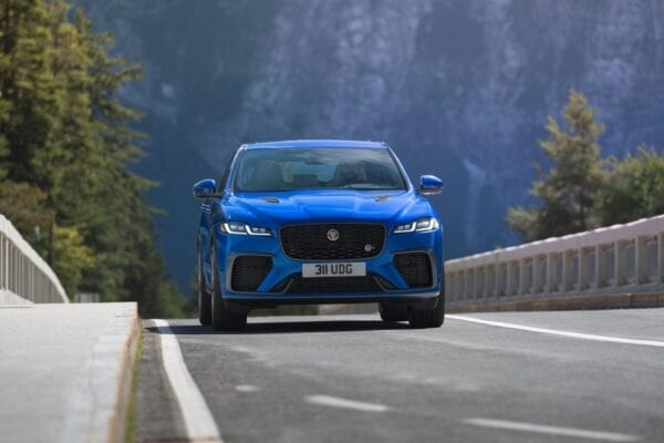 Jaguar F-Pace SVR 2021 frontal dinámica